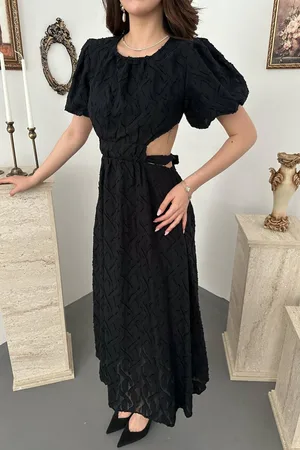 Siyah Balon Kol Kuşaklı Elbise