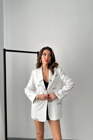 Ekru Etiket Detaylı Ceket