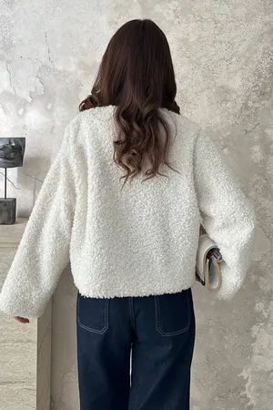 Ekru Peluş Kısa Ceket
