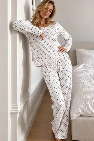 Kadın Şık Uzun Kollu Beyaz Pijama Takımı