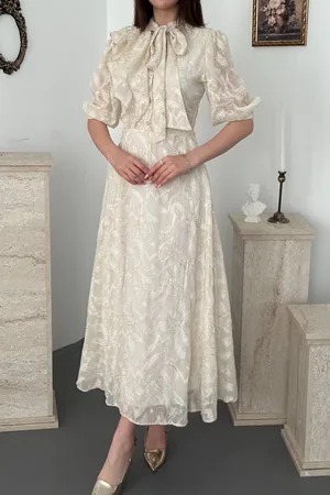 Bej Fiyonklu Elbise - Bej