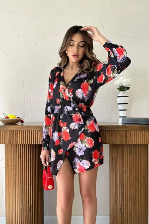 Kırmızı Kuşaklı Saten Elbise