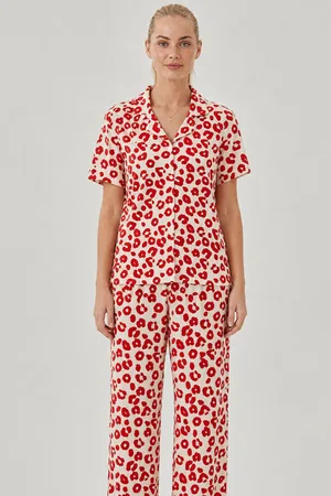 Kırmızı Leopar Desenli Bürümcük Kumaş Pijama Takımı 4644-Beyaz