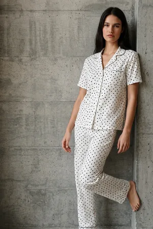 V Yaka Düğmeli Casual Kar Beyaz Pijama Takımı