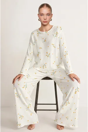 Kadın Desenli Uzun Kollu Ekru Pijama Takımı 4722