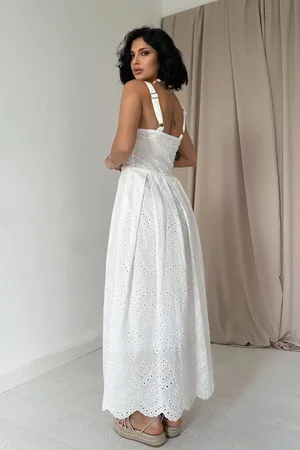Beyaz Askılı Aparatlı Brode Elbise - Beyaz
