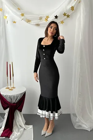 Siyah Alt Eteği Volanlı Kadife Elbise