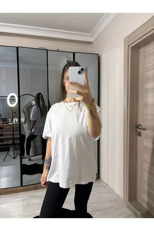 Beyaz Sıfır Yaka Oversize Basic Tişört