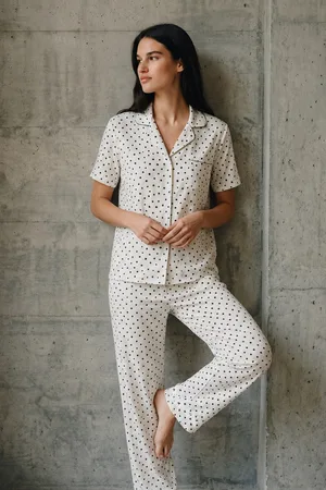 V Yaka Düğmeli Casual Kar Beyaz Pijama Takımı