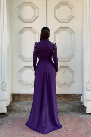 Dik Kollu Uzun Yaka Taş Elbise Detaylı