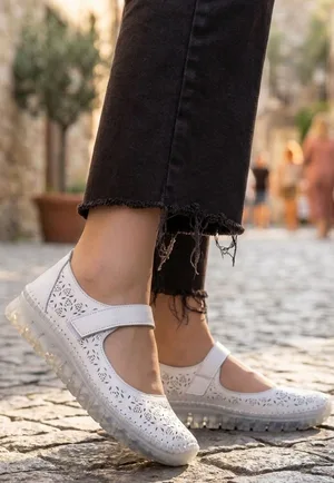 Sina Beyaz Hakiki Deri Cırt Cırtlı Babet Ayakkabı