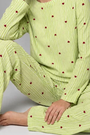 Kadın Çizgili Kalp Desenli Uzun Yeşil Pijama Takımı