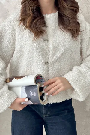 Ekru Peluş Kısa Ceket