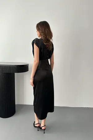 Siyah Eteği Yırtmaçlı Helen Elbise