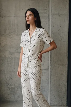 V Yaka Düğmeli Casual Kar Beyaz Pijama Takımı