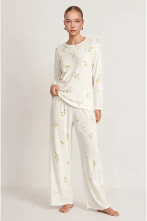 Kadın Desenli Uzun Kollu Ekru Pijama Takımı 4722