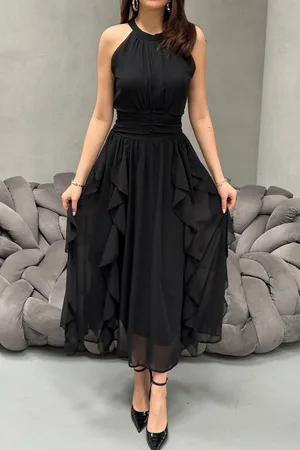 Siyah Önü Büzgülü Fırfırlı Elbise