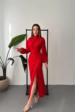 Kırmızı Önü Büzgülü Eteği Yırtmaçlı Elbise