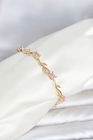Pirinç Gold Renk Pembe Zirkon Taşlı Çiçek Model Kadın Bileklik