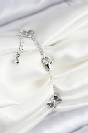 VIP Brass Four-Leaf Clover Model Silver Color Women's Bracelet