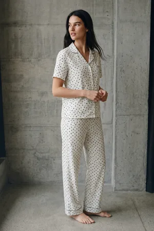 V Yaka Düğmeli Casual Kar Beyaz Pijama Takımı