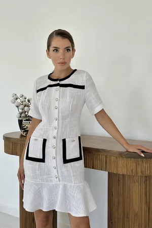 Beyaz Cep Detaylı Düğmeli Elbise