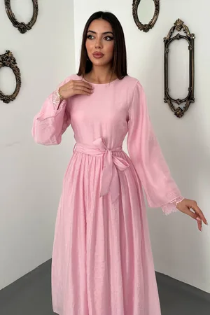 Pembe Kol Ucu Dantel Detaylı Elbise
