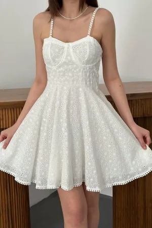 Beyaz Askılı Fisto Mini Elbise