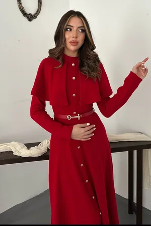 Kırmızı Pelerinli Elbise