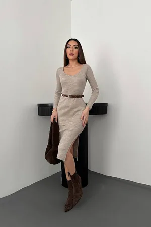 Bej Eteği Yırtmaçlı Triko Elbise