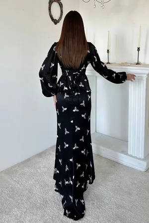 Siyah Arkası Bağcıklı Önü Volanlı Elbise