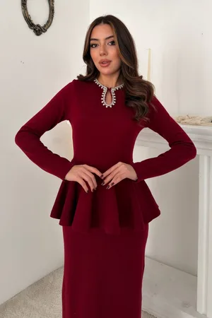 Bordo Yakası İşlemeli Volanlı Elbise