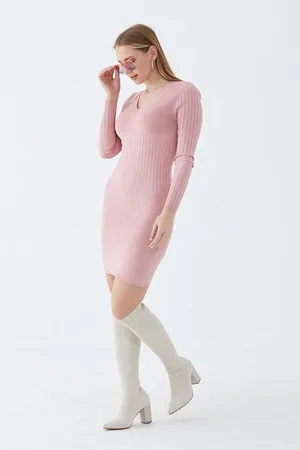 V Yaka Triko Uzun Kollu Standart Beden Midi Elbise - Pembe
