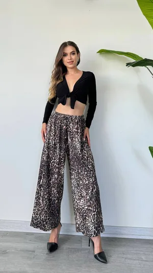 Leopar Desenli Bol Paça Pantolon – Rahat Kesim, Akışkan Duruş - Leopar