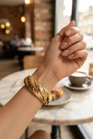Gold Renk Pirinç Sarmal Model Vintage Kalın Kelepçe Bilezik