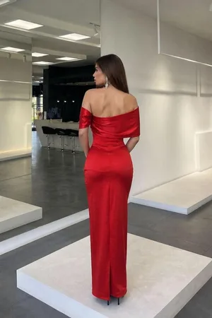 Kayık Yaka Abiye Elbise Maxi Yırtmaçlı