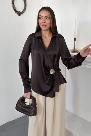 Kahverengi Düğme Detaylı Saten Bluz