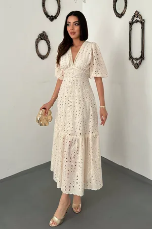 Ekru Büzgü Detaylı Dantelli Brode Elbise