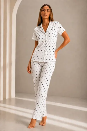 Kadın Kısa Kol Rahat Kalıp Şık Kar Beyaz Pijama Takımı