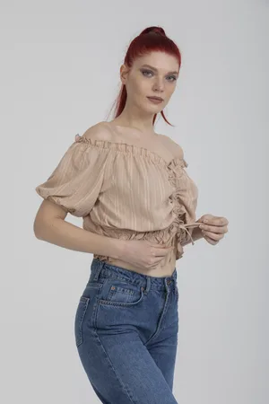 Bej Renk Önü Büzgülü Detaylı Balon Kol Crop Bluz - Bej