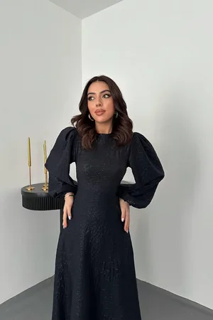 Lacivert Kabartmalı Dantel Detaylı Kemerli Uzun Elbise