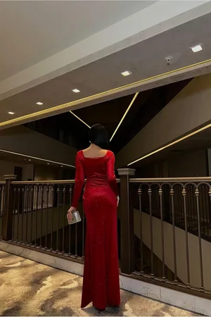 Kadife Abiye Kare Kumaş Yaka Taş Elbise Detaylı