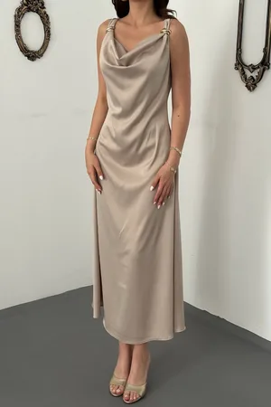 Bej Saten Degaje Yaka Omuzlar Tokalı Elbise