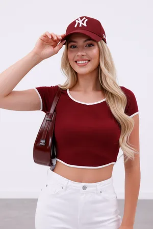Kadın T-Shirt Crop Likralı Pamuklu Kısa Biyeli Yaka Kol Bordo Kaşkorse Fitilli Detaylı