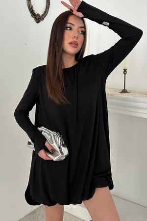 Siyah Pelerinli Elbise