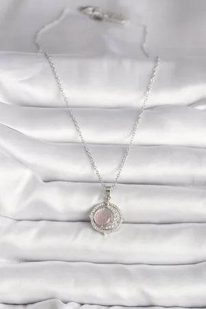 316L Çelik Gümüş Renk Zirkon Taşlı Pembe Sedefli Hilal Model Kadın Kolye