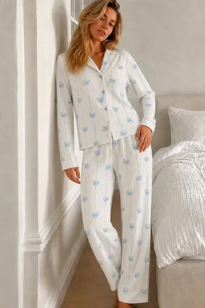 Kadın Desenli Düğmeli Uzun Kollu Beyaz Pijama Takımı