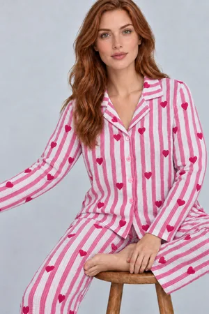 Kadın Uzun Kollu Gömlek Yaka Pembe Çizgili Kalpli Pijama Takımı 4770