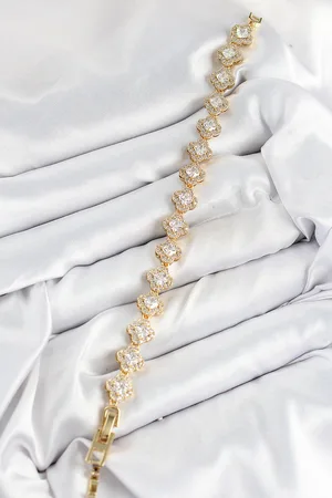 Pirinç Zirkon Taşlı Yonca Baget Model Gold Renk VIP Seri Kadın Bileklik
