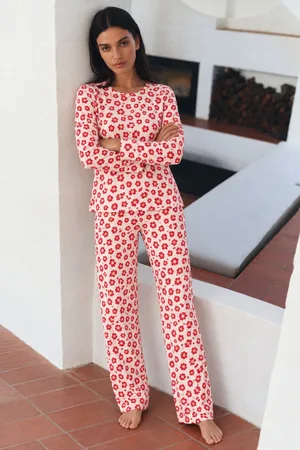 Kadın Şık Esnek Kırmızı Pijama Takımı